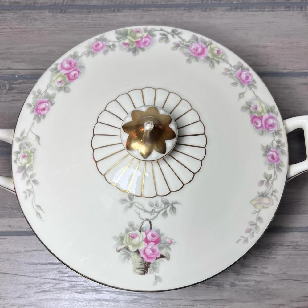 Heinrich & Co. Vtg. Selb Bavaria “Senta”‎ Covered Serving Bowl/Tureen Pink